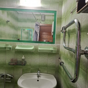 Продам квартиру, Валентиновская ул. , 3  ком., 65 м², косметический ремонт 