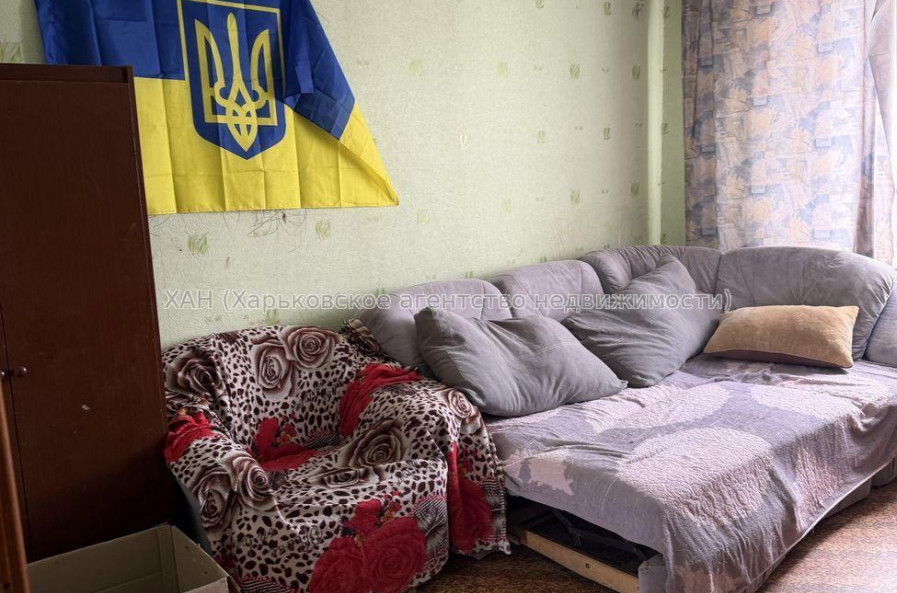 Продам квартиру, Валентиновская ул. , 3 кім., 65 м², косметический ремонт 