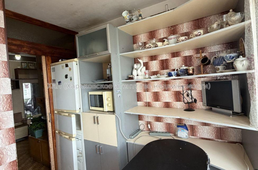 Продам квартиру, Валентиновская ул. , 3 кім., 65 м², косметический ремонт 