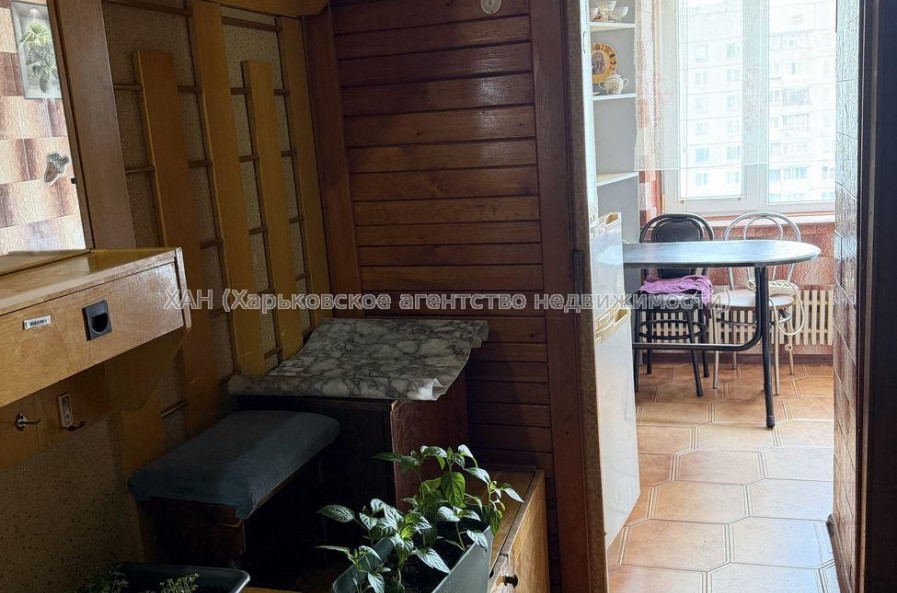 Продам квартиру, Валентиновская ул. , 3 кім., 65 м², косметический ремонт 