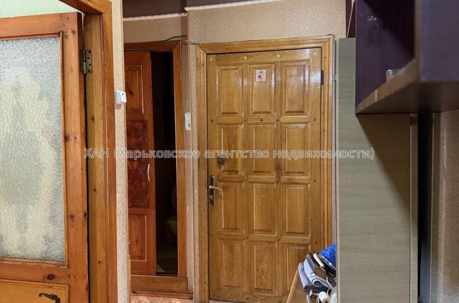 Продам квартиру, Валентиновская ул. , 3 кім., 65 м², косметический ремонт 