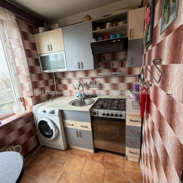 Продам квартиру, Валентиновская ул. , 3 кім., 65 м², косметический ремонт 