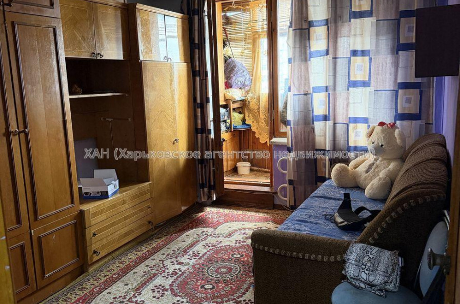 Продам квартиру, Валентиновская ул. , 3 кім., 65 м², косметический ремонт 