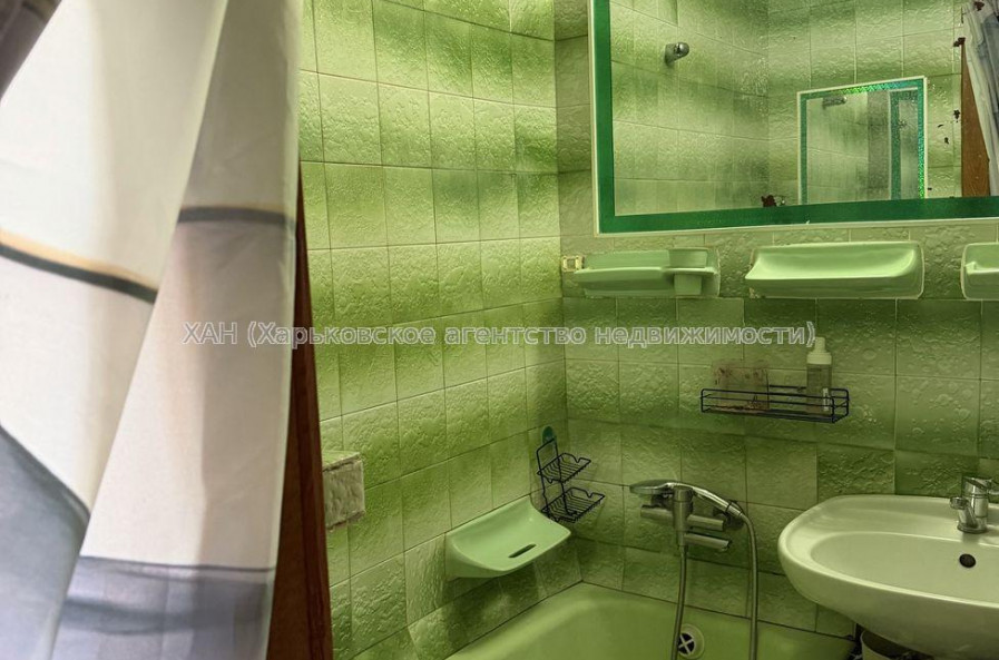 Продам квартиру, Валентиновская ул. , 3 кім., 65 м², косметический ремонт 