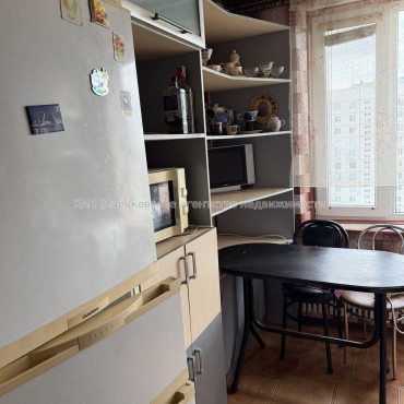 Продам квартиру, Валентиновская ул. , 3 кім., 65 м², косметический ремонт 