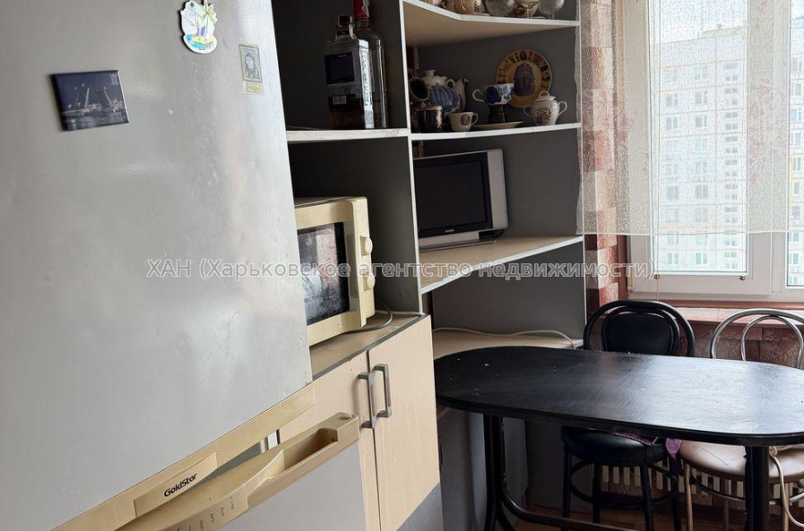 Продам квартиру, Валентиновская ул. , 3 кім., 65 м², косметический ремонт 