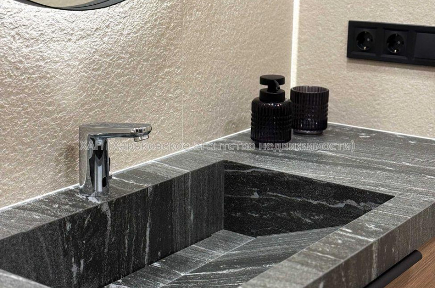 Продам квартиру, Людвига Свободы просп. , 1  ком., 33 м², евроремонт 