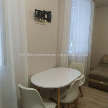 Продам квартиру, Киргизская ул. , 1 кім., 25 м², евроремонт 