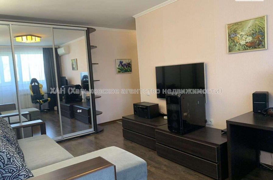 Продам квартиру, Ахсарова Энвера ул. , 2 кім., 45.70 м², евроремонт 