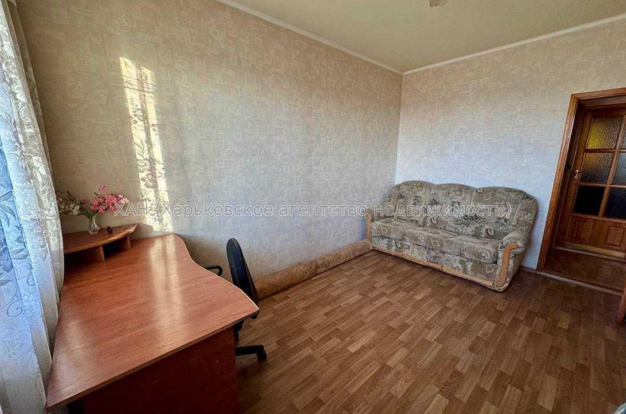 Продам квартиру, Победы просп. , 3 кім., 68 м², капитальный ремонт 