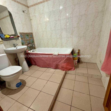 Продам квартиру, Победы просп. , 3 кім., 68 м², капитальный ремонт 