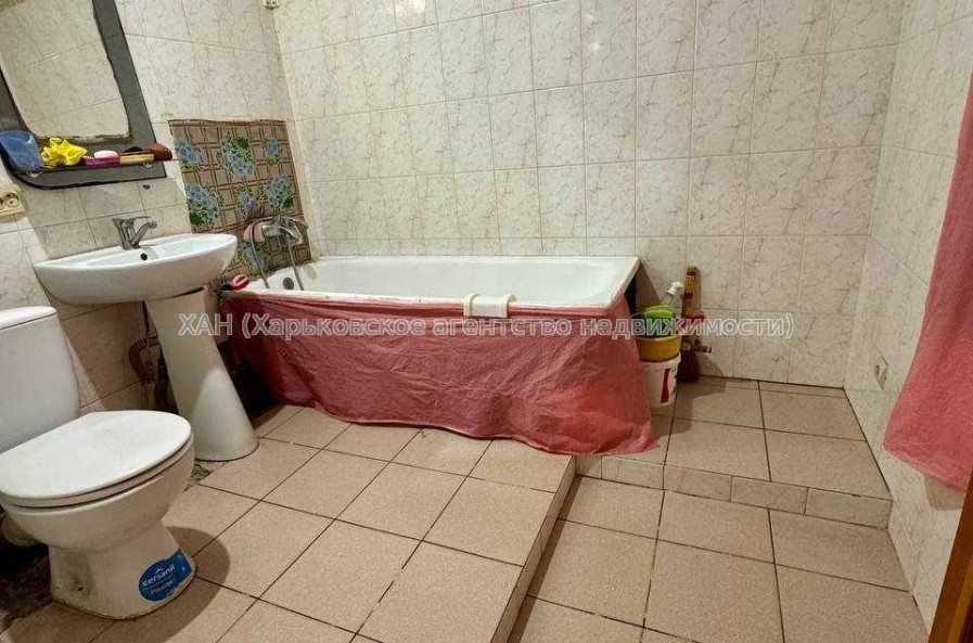 Продам квартиру, Победы просп. , 3 кім., 68 м², капитальный ремонт 