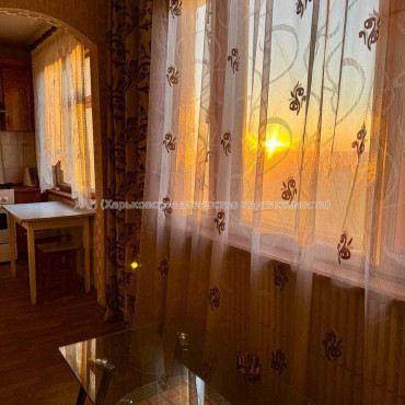 Продам квартиру, Победы просп. , 3 кім., 68 м², капитальный ремонт 