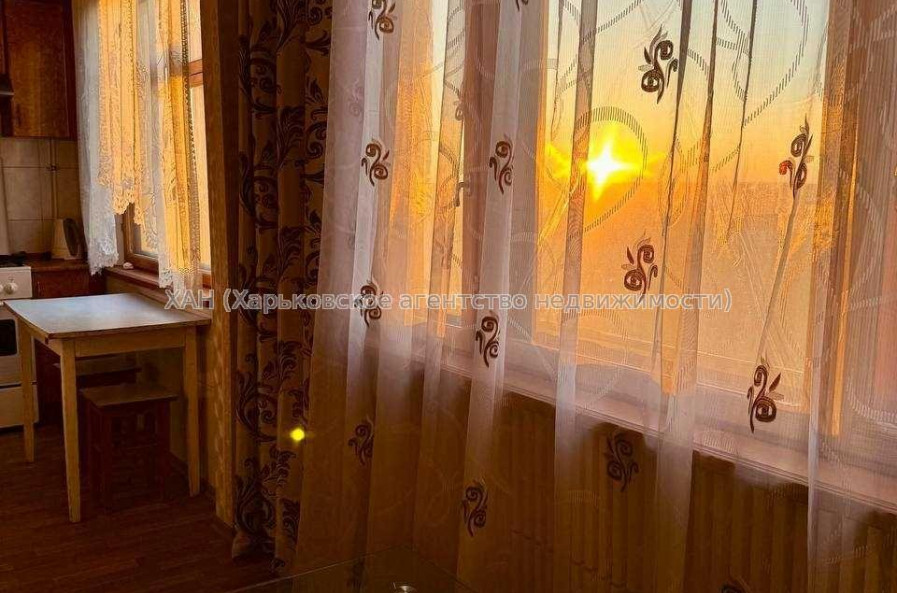 Продам квартиру, Победы просп. , 3 кім., 68 м², капитальный ремонт 