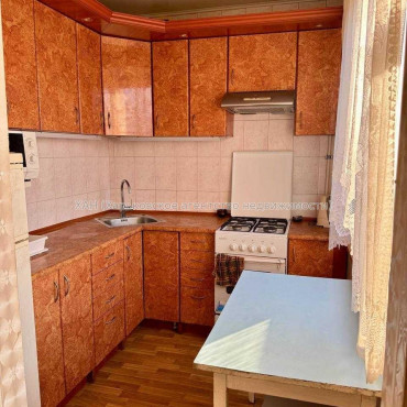 Продам квартиру, Победы просп. , 3 кім., 68 м², капитальный ремонт 