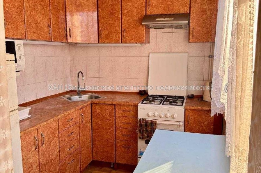 Продам квартиру, Победы просп. , 3 кім., 68 м², капитальный ремонт 