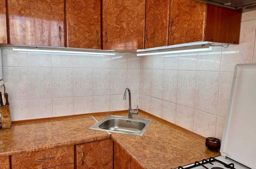 Продам квартиру, Победы просп. , 3 кім., 68 м², капитальный ремонт 