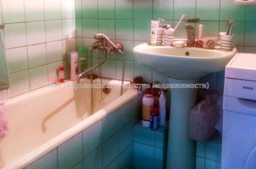 Продам квартиру, Ильинская ул. , 3 кім., 70 м², косметический ремонт 