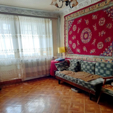 Продам квартиру, Ильинская ул. , 3 кім., 70 м², косметический ремонт 