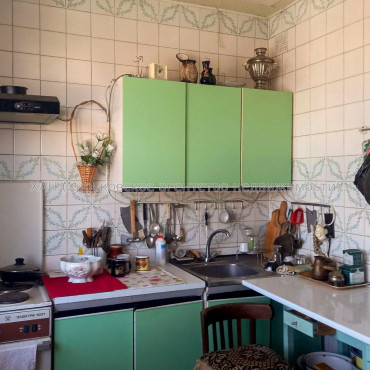 Продам квартиру, Ильинская ул. , 3 кім., 70 м², косметический ремонт 