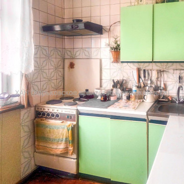 Продам квартиру, Ильинская ул. , 3 кім., 70 м², косметический ремонт 