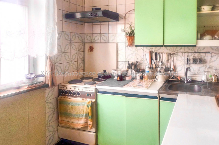 Продам квартиру, Ильинская ул. , 3 кім., 70 м², косметический ремонт 