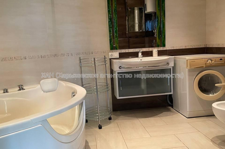 Продам квартиру, Барабашова академика ул. , 2 кім., 68 м², капитальный ремонт 