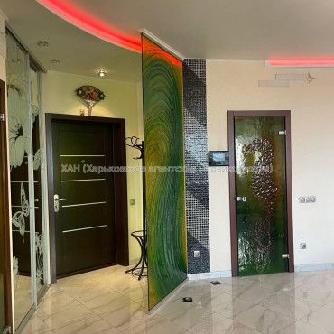 Продам квартиру, Барабашова академика ул. , 2 кім., 68 м², капитальный ремонт 