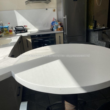 Продам квартиру, Барабашова академика ул. , 2  ком., 68 м², капитальный ремонт 