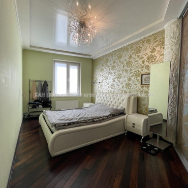 Продам квартиру, Барабашова академика ул. , 2  ком., 68 м², капитальный ремонт 