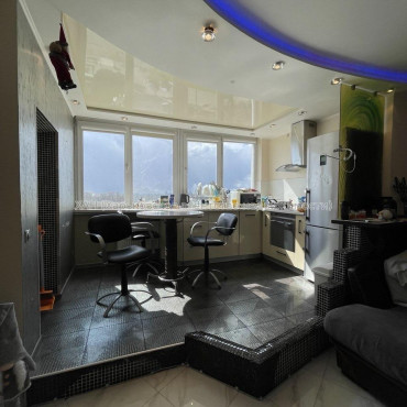 Продам квартиру, Барабашова академика ул. , 2  ком., 68 м², капитальный ремонт 