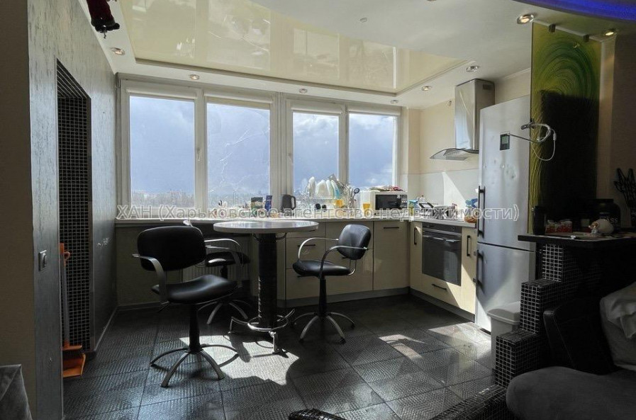 Продам квартиру, Барабашова академика ул. , 2  ком., 68 м², капитальный ремонт 