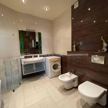 Продам квартиру, Барабашова академика ул. , 2 кім., 68 м², капитальный ремонт 