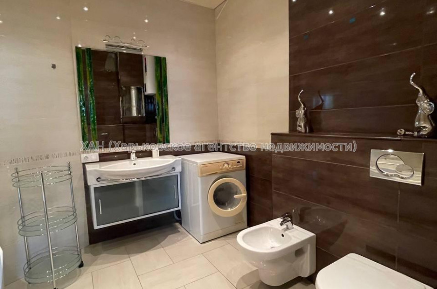 Продам квартиру, Барабашова академика ул. , 2 кім., 68 м², капитальный ремонт 