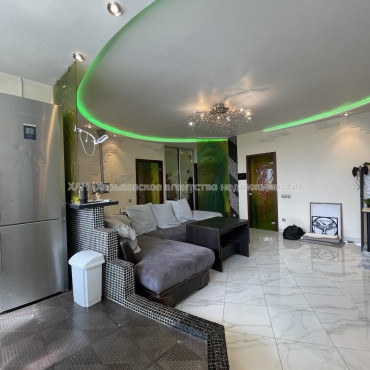 Продам квартиру, Барабашова академика ул. , 2  ком., 68 м², капитальный ремонт 