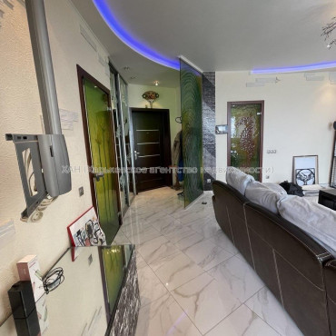 Продам квартиру, Барабашова академика ул. , 2  ком., 68 м², капитальный ремонт 