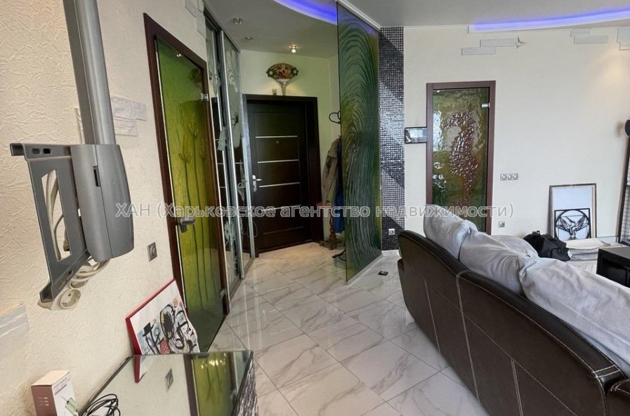 Продам квартиру, Барабашова академика ул. , 2  ком., 68 м², капитальный ремонт 