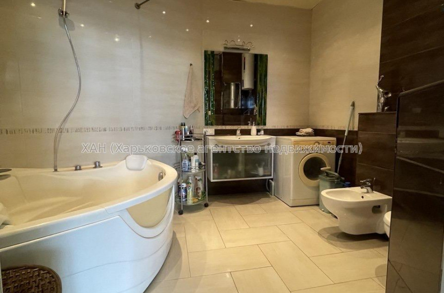 Продам квартиру, Барабашова академика ул. , 2  ком., 68 м², капитальный ремонт 