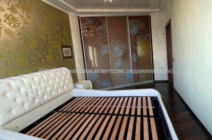 Продам квартиру, Барабашова академика ул. , 2 кім., 68 м², капитальный ремонт 