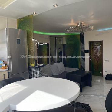 Продам квартиру, Барабашова академика ул. , 2  ком., 68 м², капитальный ремонт 