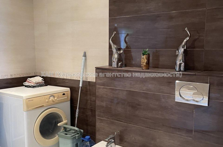 Продам квартиру, Барабашова академика ул. , 2  ком., 68 м², капитальный ремонт 