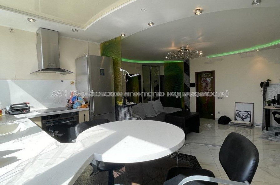 Продам квартиру, Барабашова академика ул. , 2  ком., 68 м², капитальный ремонт 