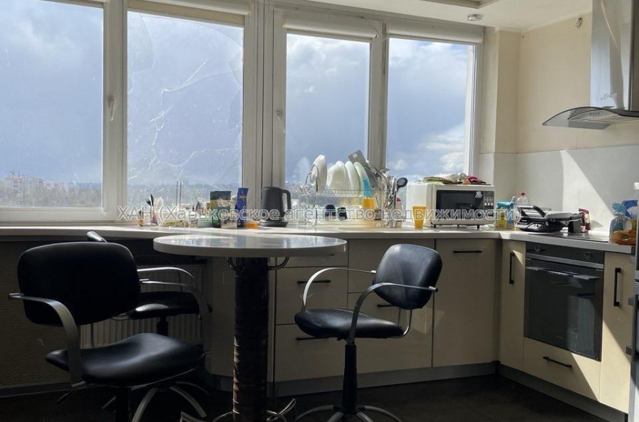 Продам квартиру, Барабашова академика ул. , 2  ком., 68 м², капитальный ремонт 