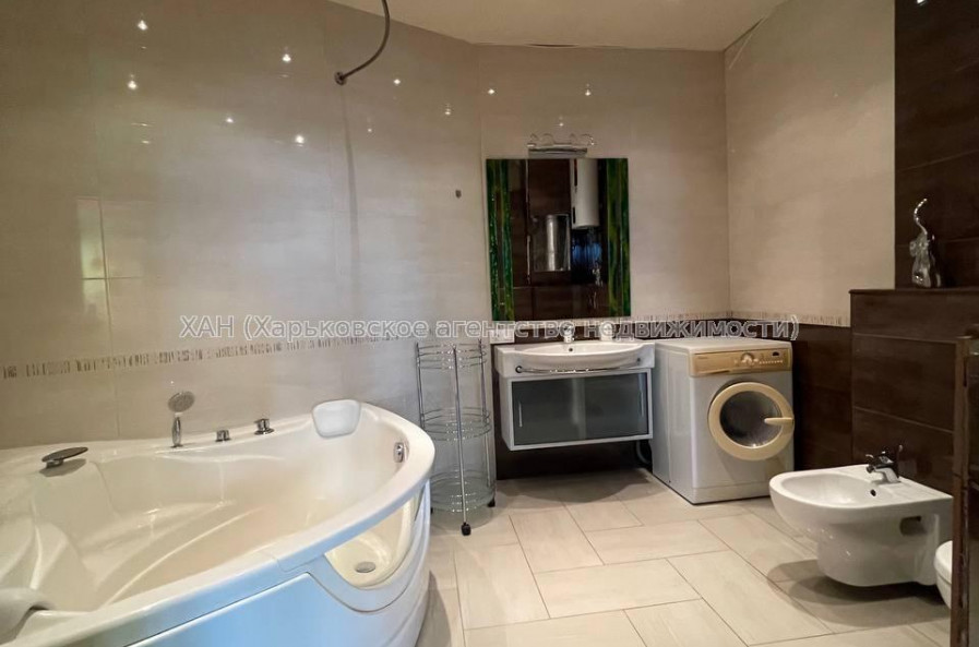 Продам квартиру, Барабашова академика ул. , 2 кім., 68 м², капитальный ремонт 