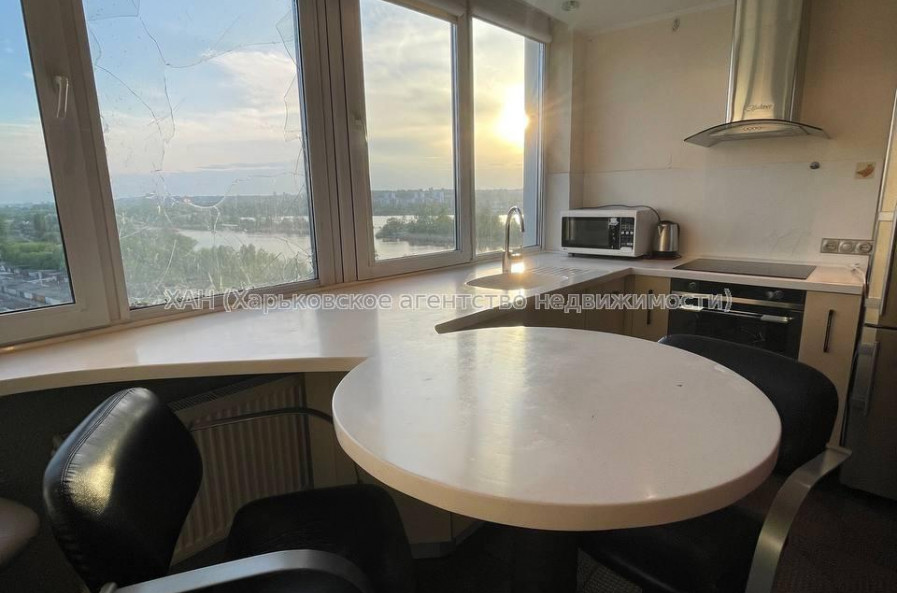 Продам квартиру, Барабашова академика ул. , 2 кім., 68 м², капитальный ремонт 
