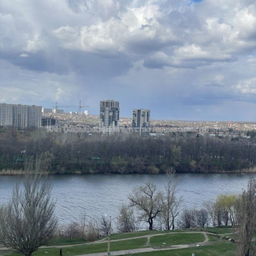 Продам квартиру, Барабашова академика ул. , 2  ком., 68 м², капитальный ремонт 