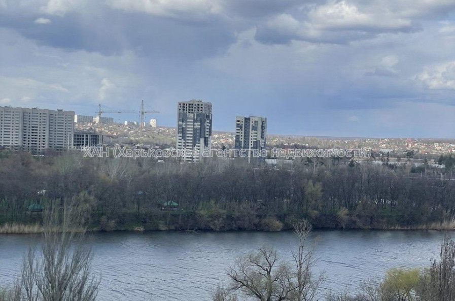 Продам квартиру, Барабашова академика ул. , 2  ком., 68 м², капитальный ремонт 