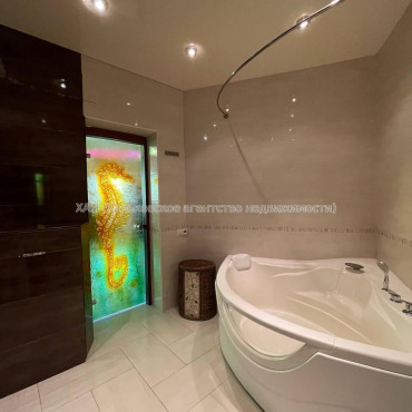 Продам квартиру, Барабашова академика ул. , 2 кім., 68 м², капитальный ремонт 