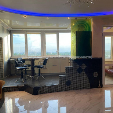 Продам квартиру, Барабашова академика ул. , 2 кім., 68 м², капитальный ремонт 