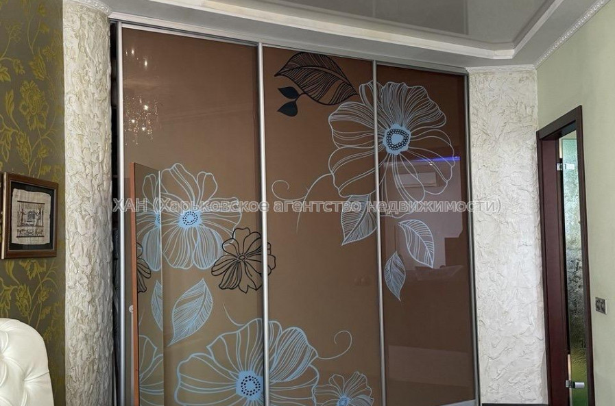 Продам квартиру, Барабашова академика ул. , 2  ком., 68 м², капитальный ремонт 